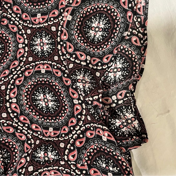 Liz Claiborne Black and Pink Patterned Blouse - Picture 6 of 6